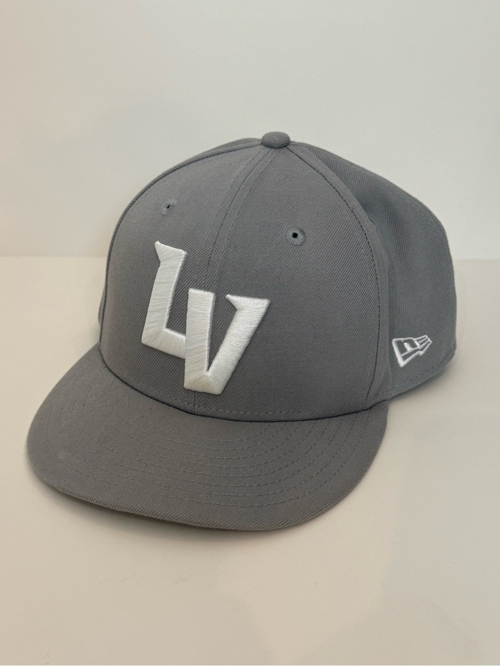 Fitted Las Vegas Aviators hat. Size 7 1/2.
